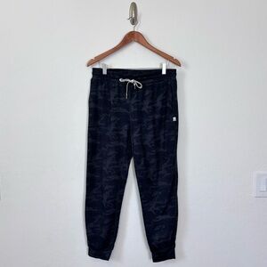Vuori Performance Joggers Black Camo Size M